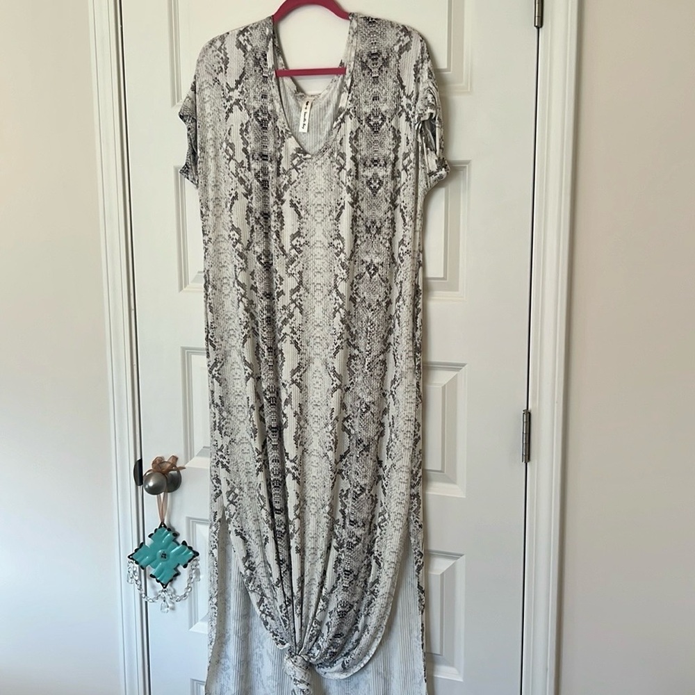 Vanilla Bay Gray Python Print Accent Maxi Dress - Picture 2 of 7